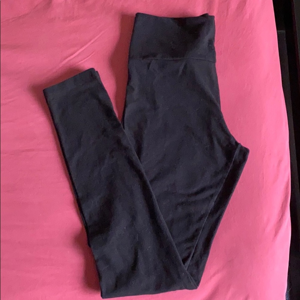 Plain high waisted black leggings!